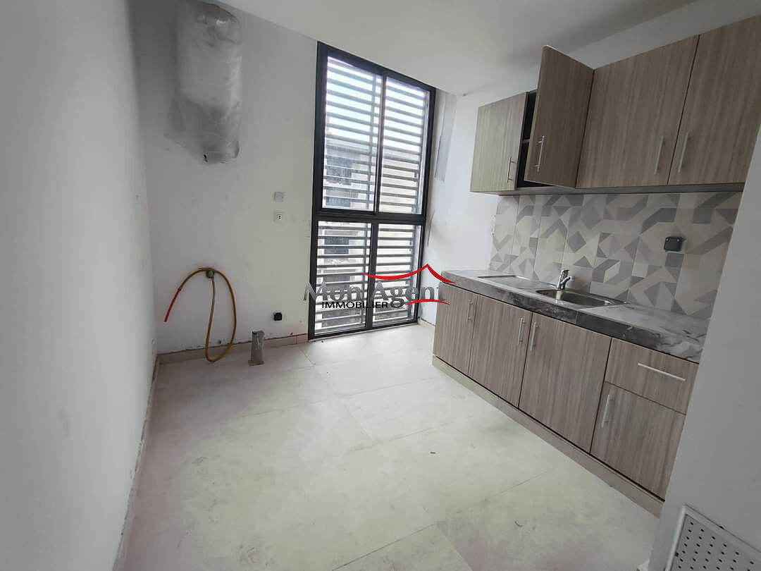 Appartement  de 3 Pièces  Riviera 4, Proche de Jacques Prévert, Abidjan, Côte d'Ivoire